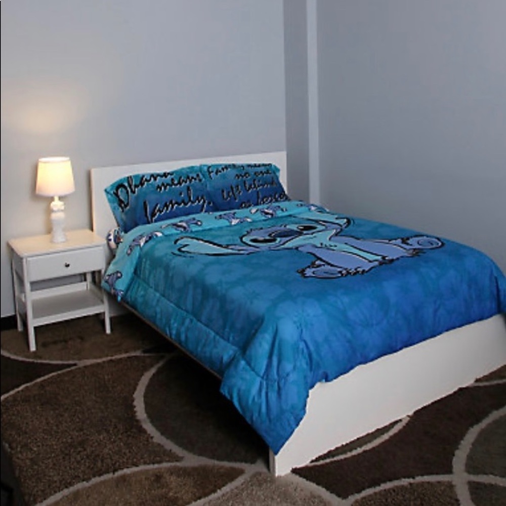 Disney comforter (does not include pillow cases)